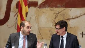 El president de la Generalitat, Salvador Illa, con el conseller de la Presidència, Albert Dalmau, este martes