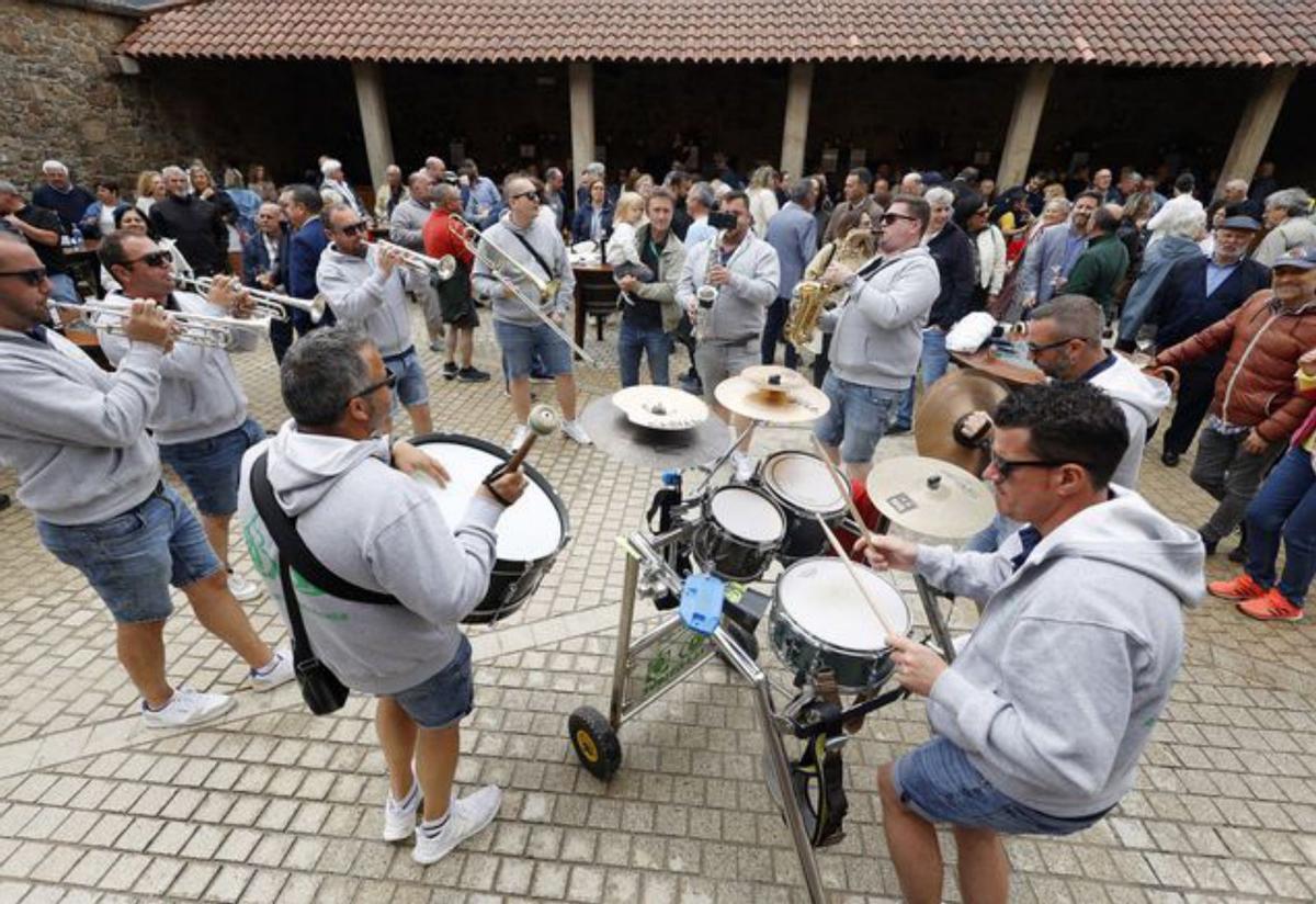 La música acompañó todos los días.  | // G. SANTOS