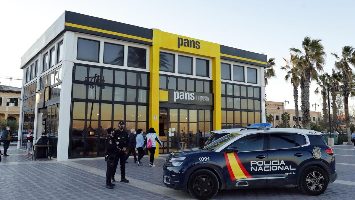 Buscan a un joven desaparecido en el agua de la playa de la Malva-rosa