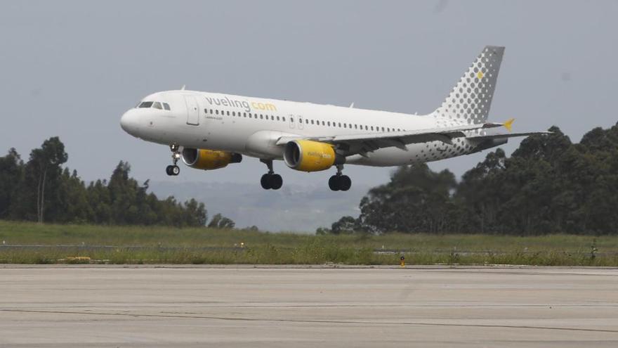 Cancelado el vuelo Asturias-Barcelona de las nueve de la mañana por un fallo en una pieza