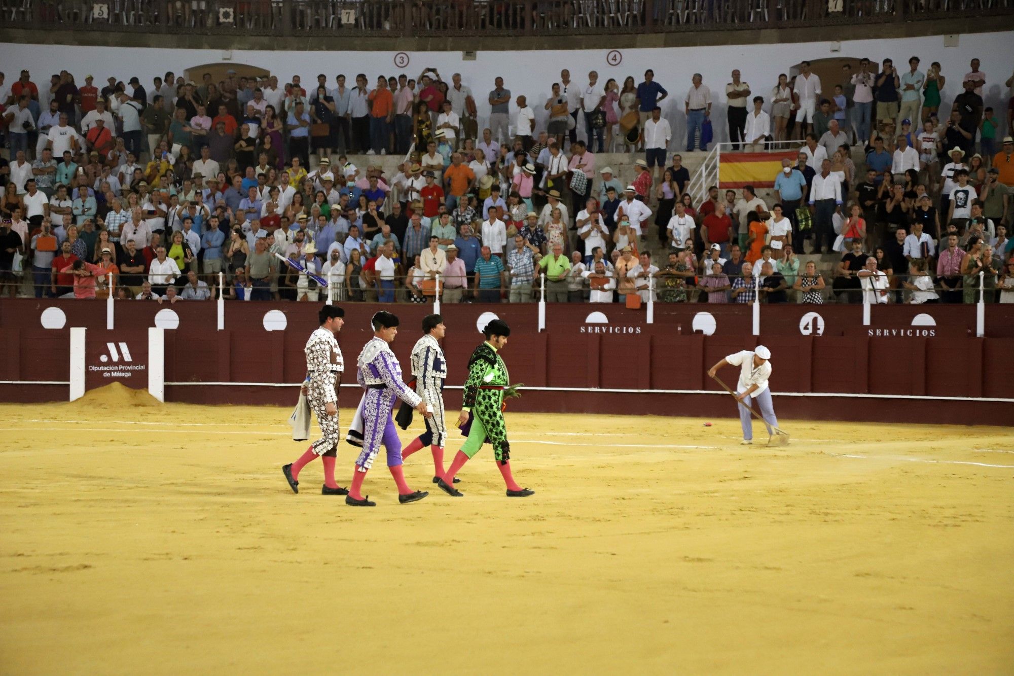 Las imágenes de la cuarta corrida de abono en La Malagueta y de la cogida de Jiménez Fortes