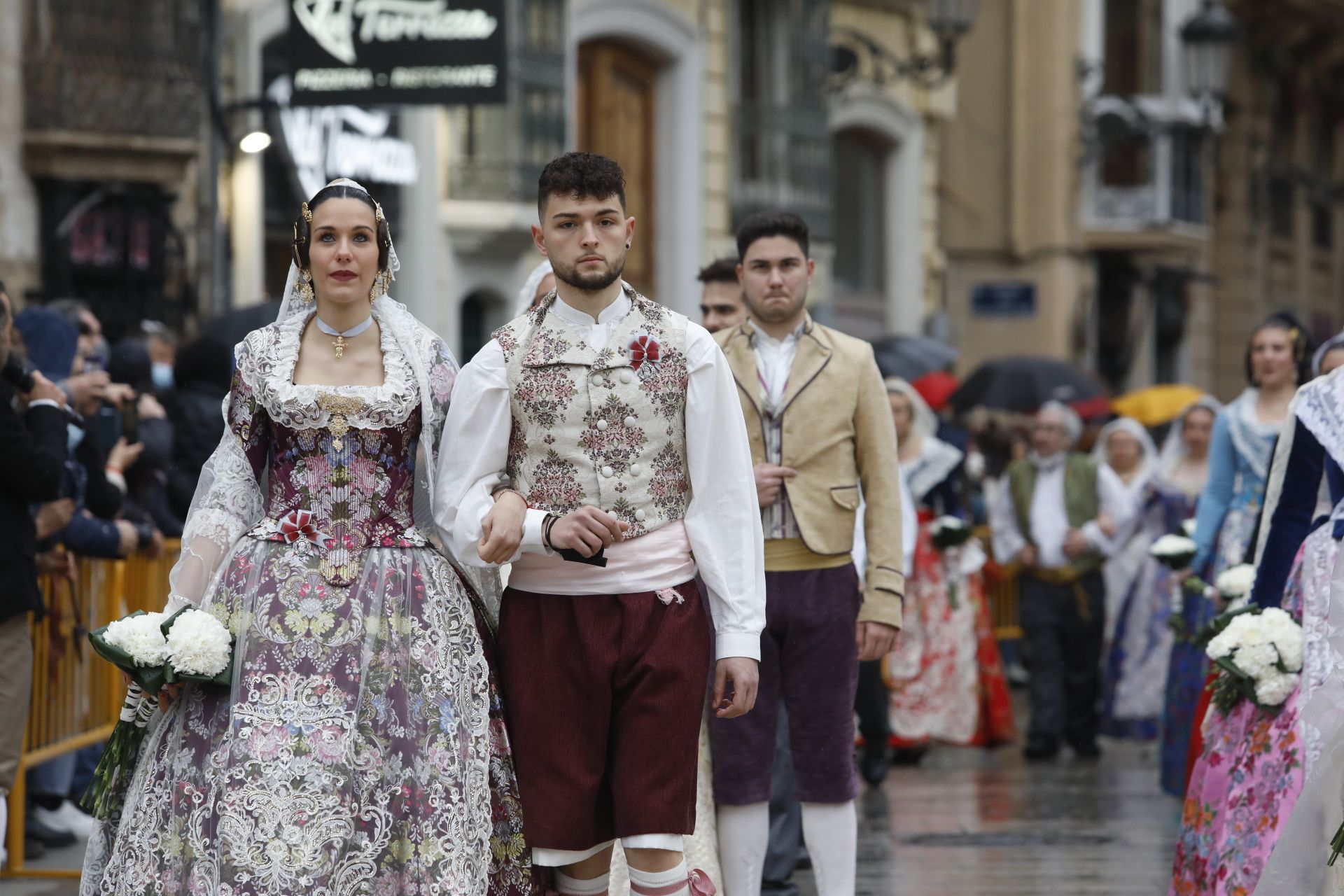 Búscate en el primer día de ofrenda por la calle de Quart (entre las 17:00 a las 18:00 horas)