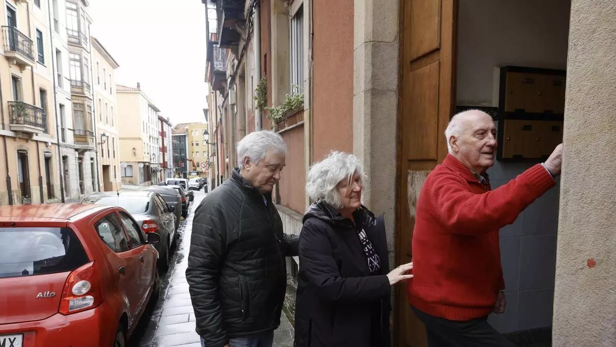 Los vecinos de Cimavilla y La Arena esperan que la declaración como zona tensionada sea un "alivio" para la crisis de vivienda