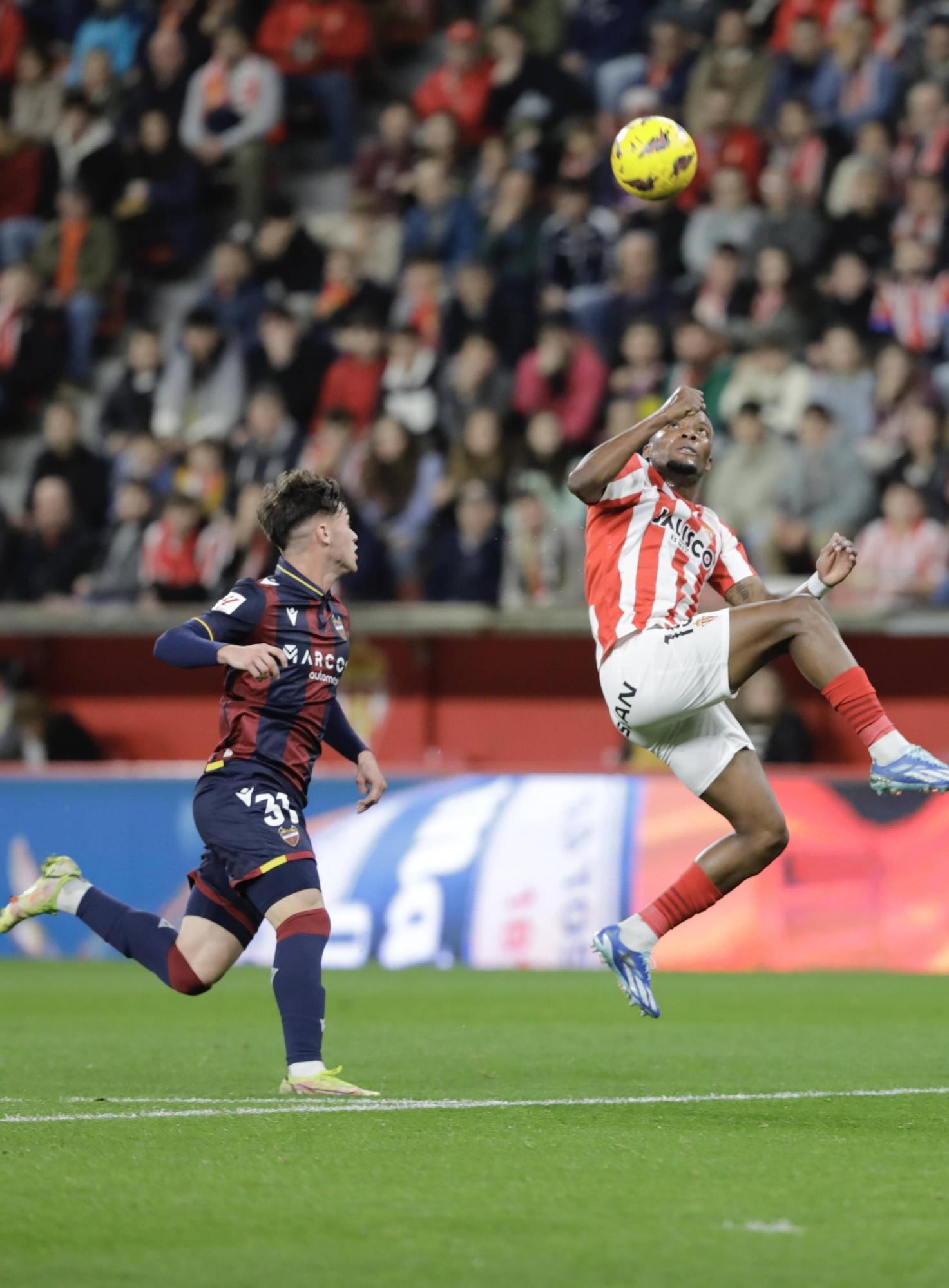 EN IMÁGENES: Partido y ambientazo en el Sporting-Levante