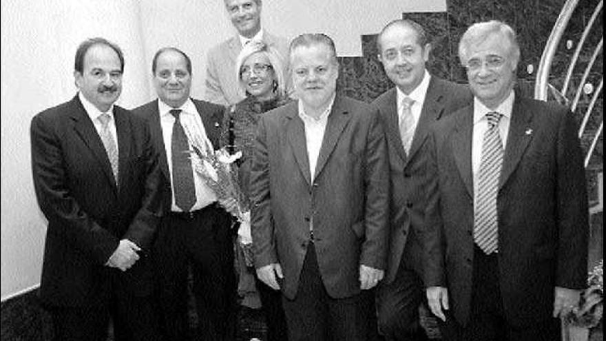 reconeixement. Ramos, amb Xavier Crespo, Susanna Sola, Eudal Casadessús, Jaume Sagrera, Felip Puig i Josep Trias.