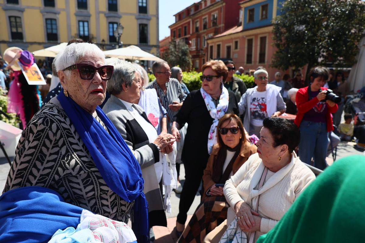 GIJÓN. Plaza del Lavaderu. Acto de homenaje a Rambal por el 50 aniversario de su asesinato GIJÓN. Plaza del Lavaderu. Acto de homenaje a Rambal por el 50 aniversario de su asesinato