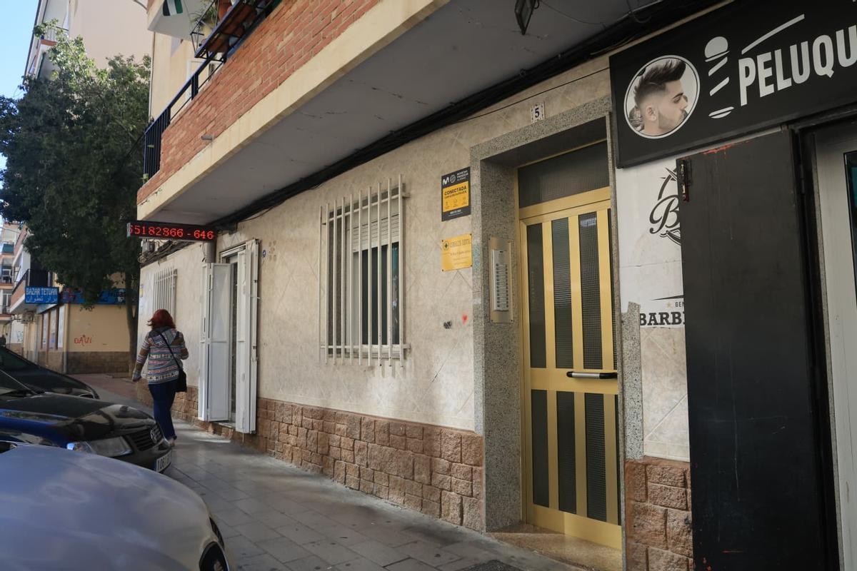 El portal de la casa en la que Sergio León Muñoz y Mari Cielo Choqueguán viven de alquiler.