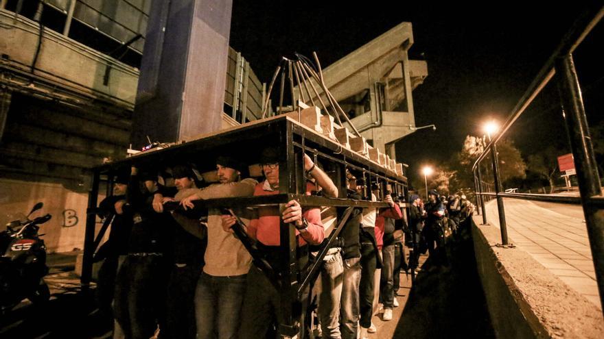 Sanidad exime a los costaleros de mantener la distancia de 1,5 metros en ensayos y procesiones