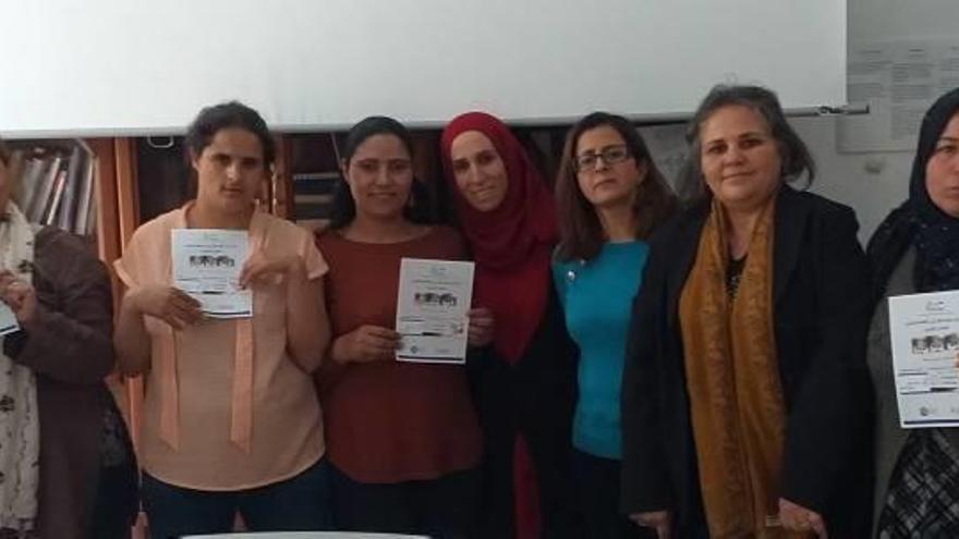 Dones que participen en el programa que promouen l&#039;Assemblea de Cooperació per la Pau-PV i la Generalitat Valenciana.
