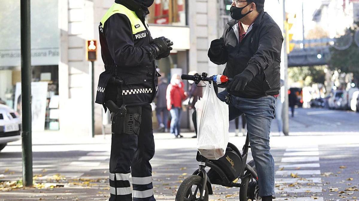 La policia de Girona ha denunciat 55 usuaris de patinet elèctric