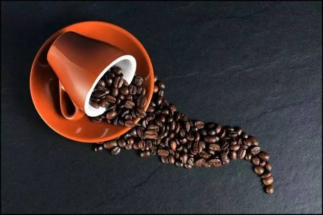 Espolvorea café en tu alfombra: el truco que te salvará de un grave problema frecuente