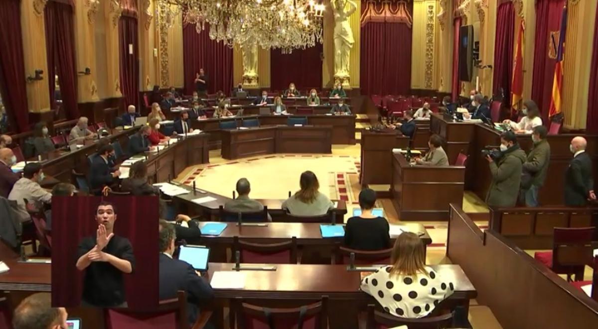 BALEARES.-El Parlament insta a los gobiernos balear, valenciano y catalán a promover juntos la "plena normalización lingüística"