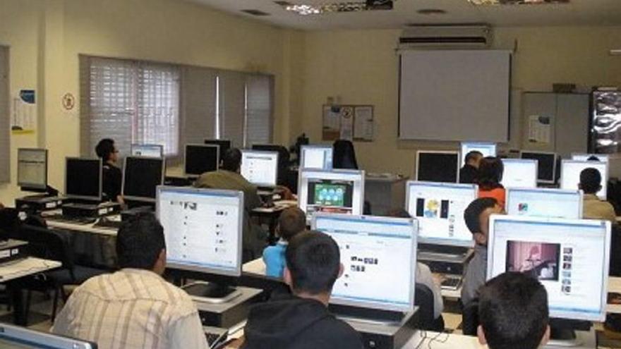 Un aula de libre acceso a Internet.