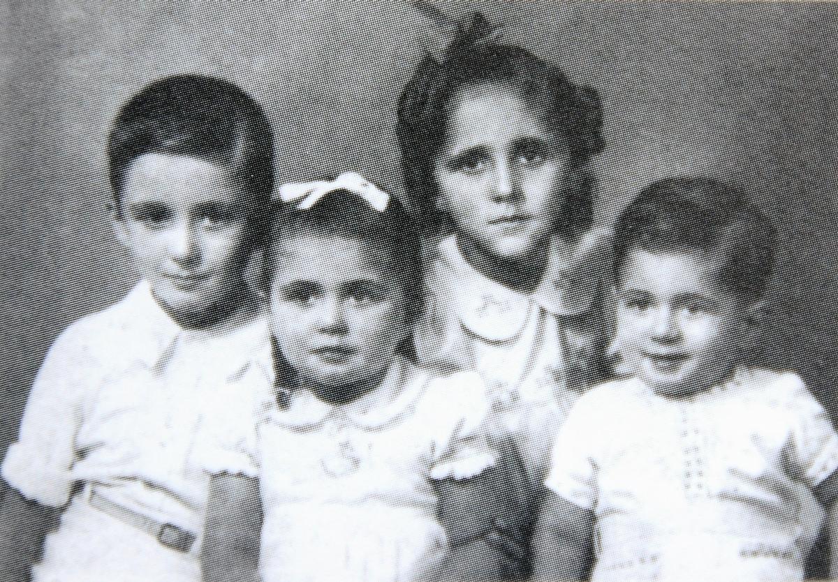 Los hijos de Torrente y Josefina: Gonzalo, Marisa, Marisé y Javier.