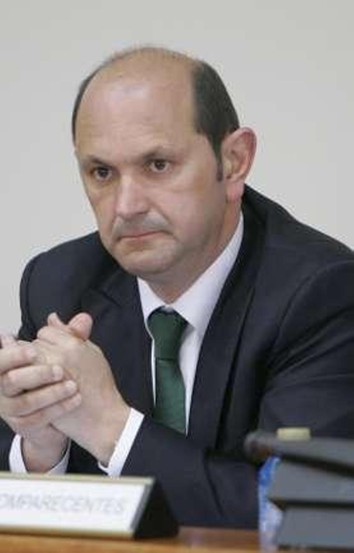 Louzán y Calvo abren la puerta a declarar su patrimonio tras la presión de Feijóo