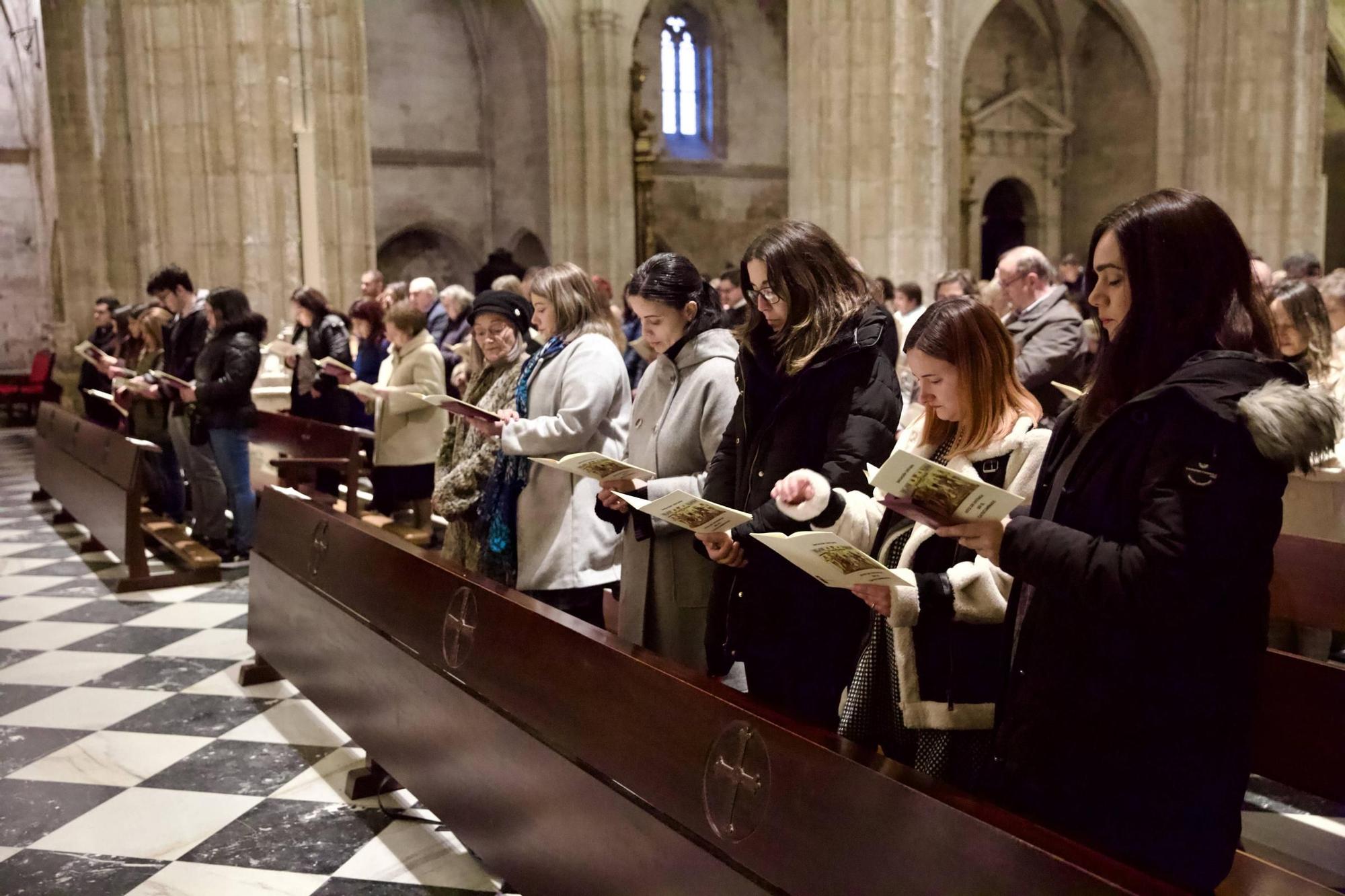 En imágenes: Rito de admisión al catecumenado de adultos en la catedral de Oviedo