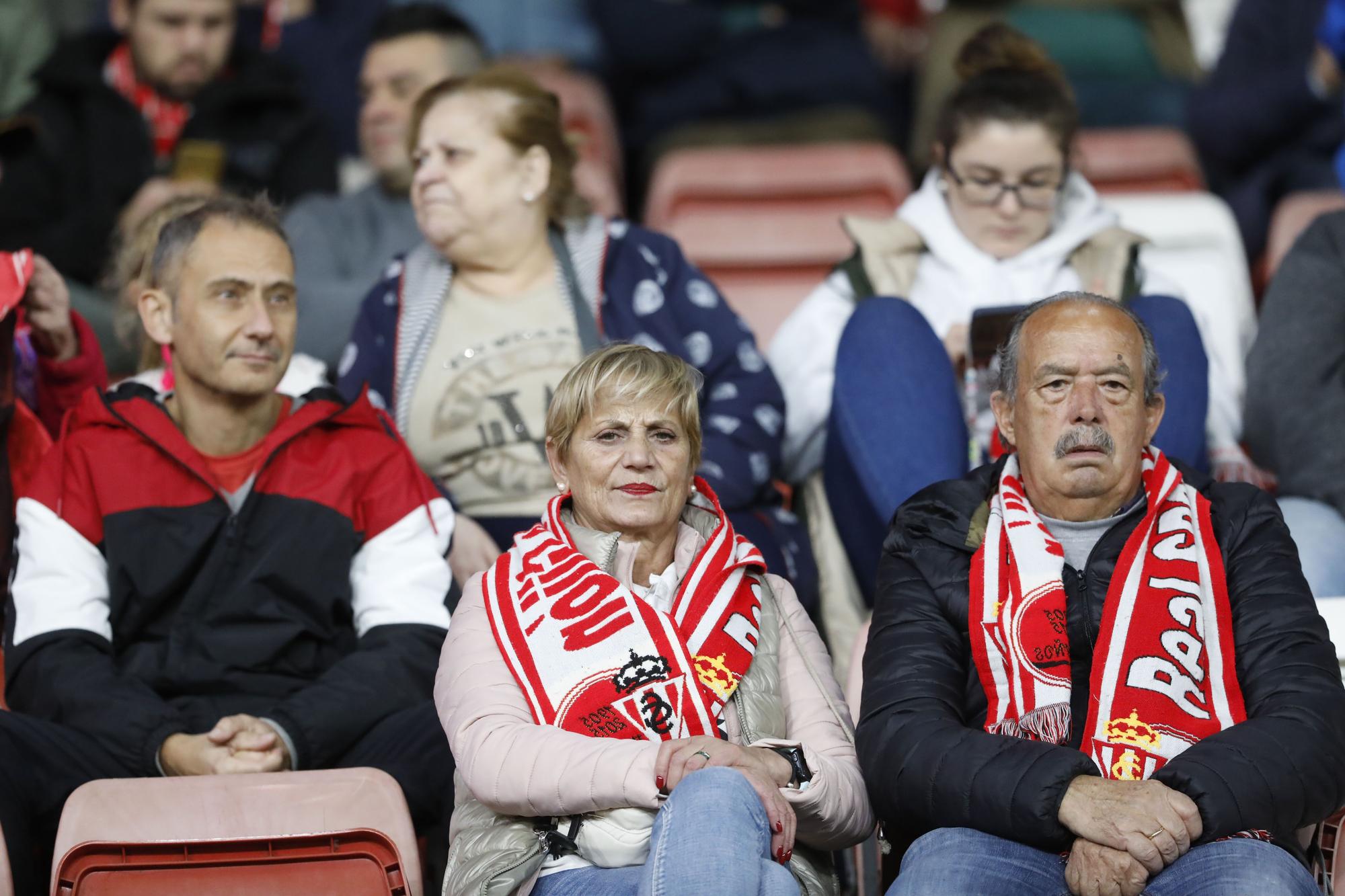 En imágenes: así fue el duelo entre Sporting y Albacete en El Molinón