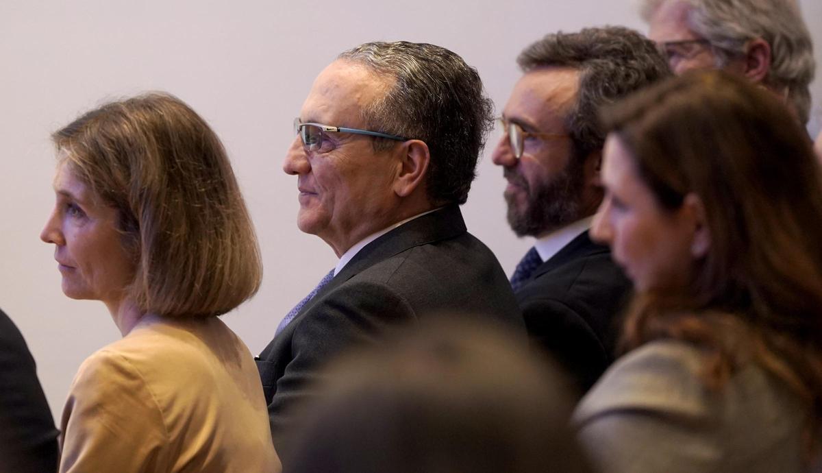 Ainhoa Moll, Javier Moll y Aitor Moll asisten a la presentación de la I edición del Foro Económico y Social del Mediterráneo