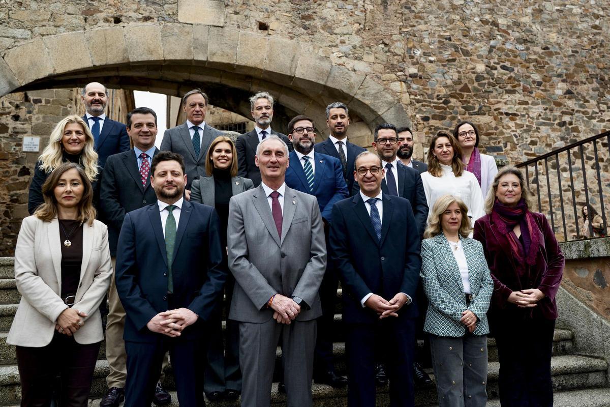 Foto de familia de alcaldes y concejales de las Ciudades Patrimonio de la Humanidad como Córdoba.