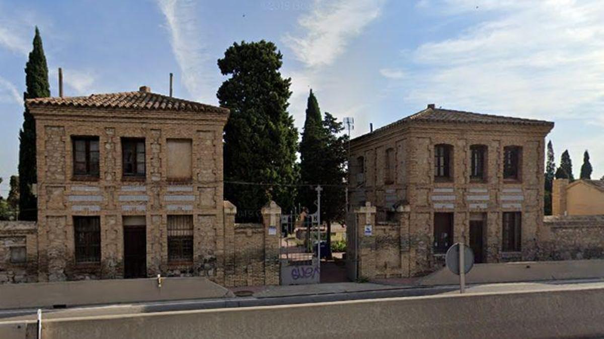 Entrada al cementerio de La Cartuja en Zaragoza.