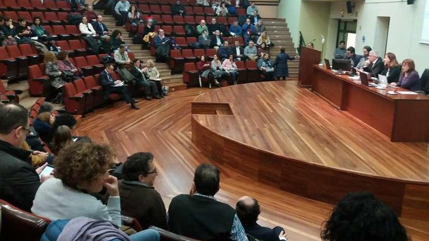 La reunión del claustro de la Universidad, celebrada ayer en la Facultad de Economía y Empresa.