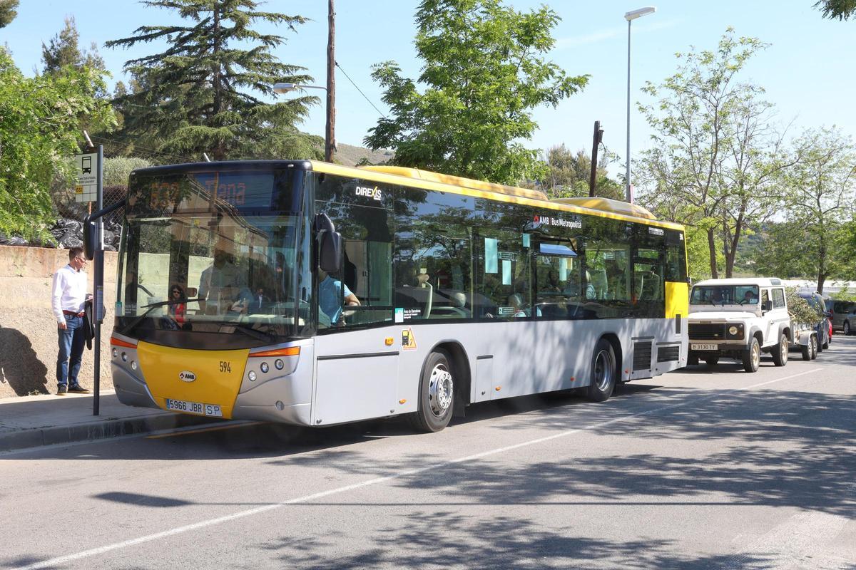 Autobús que recorrerá la nueva línea B32 en el municipio de Tiana