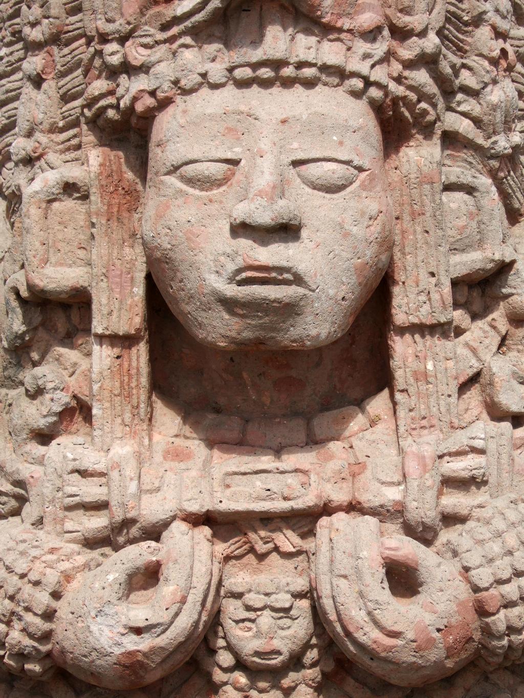 Estatua maya