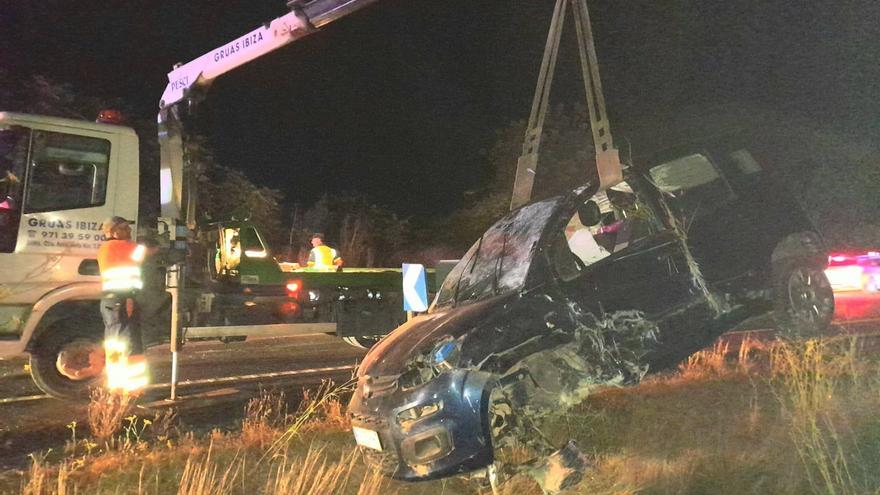 Ocho heridos leves por una colisión entre tres coches en la carretera de Santa Eulària