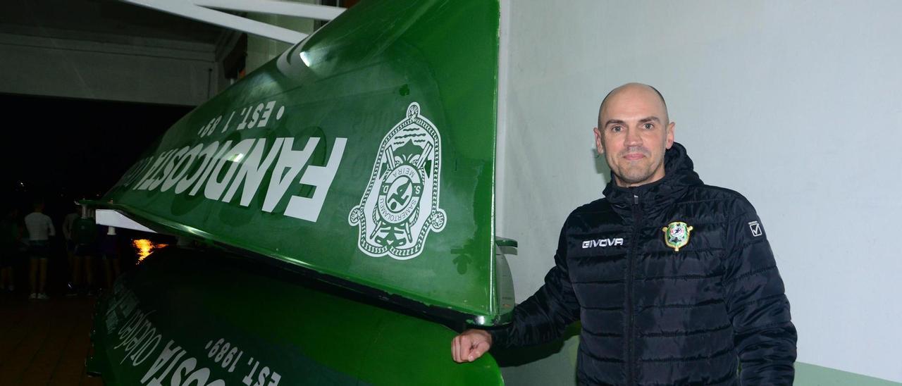 Marco Antonio Castelao, entrenador de la SD Samertolaméu, ayer en las instalaciones del club.