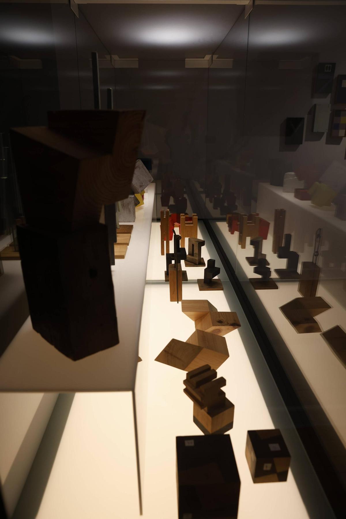 La Casa Natal de Jovellanos inaugura una exposición de homenaje al escultor Amador Rodríguez (en imágenes)