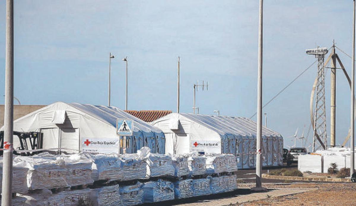 La Zona Franca pide datos del centro de migrantes de Arinaga para el visto bueno