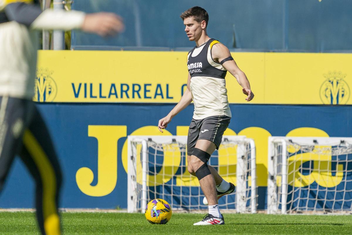 Juan Foyth, durante el entrenamiento del Villarreal.