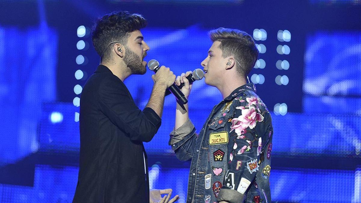 Raoul y Agoney actuando en Barcelona