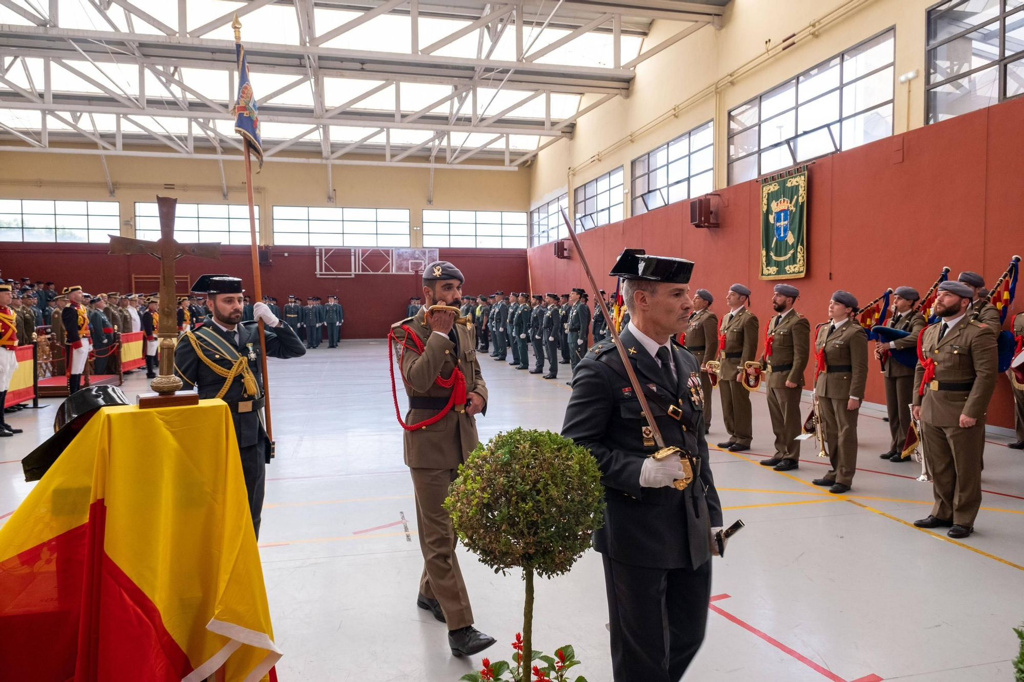 EN IMÁGENES: Así fueron los actos en Oviedo del 179 aniversario de la Guardia Civil