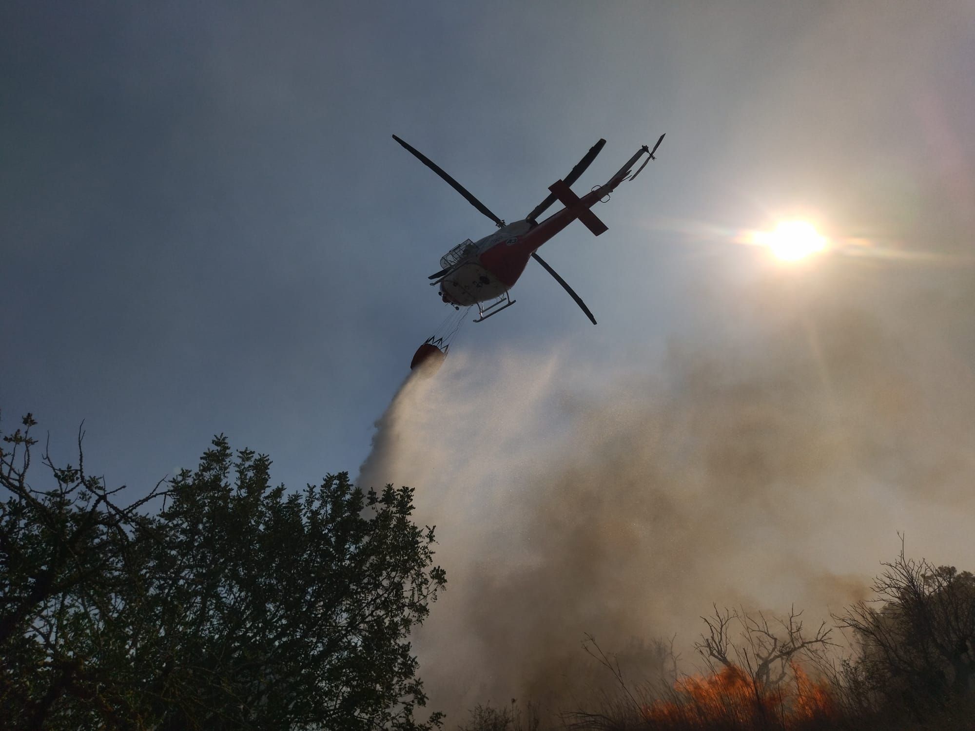 Las imágenes del virulento incendio de Xàbia