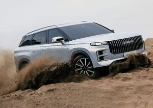El Jaecco 7 es un SUV del segmento C que se comercializa con diferentes motores y y tracción delantera o 4x4. Se construye sobre la plataforma TX1.