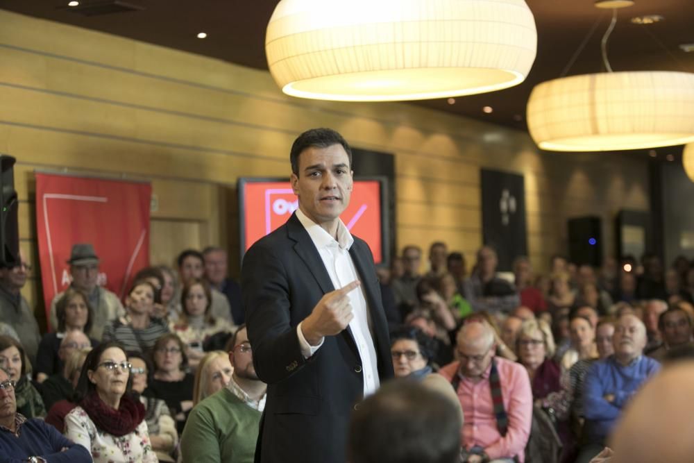 Asamblea con Pedro Sánchez en Oviedo