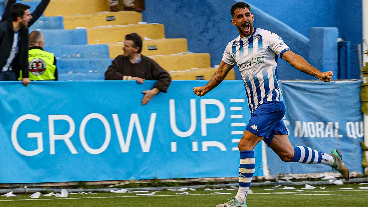 Undabarrena celebra el 2-1 ante el Intercity.
