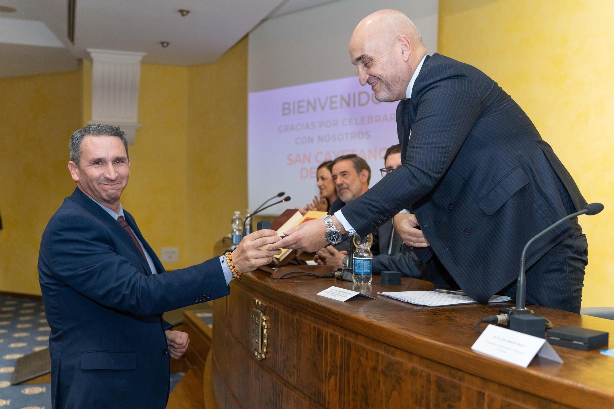 El Colegio de Gestores Administrativos de Murcia celebra patrón y distingue a nuevos colegiados