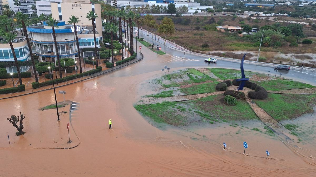 Rotonda de Can Misses anegada.