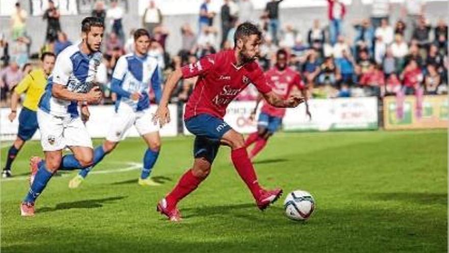 Alberto Perea en un partit d&#039;aquesta temporada al Municipal contra el Sabadell.