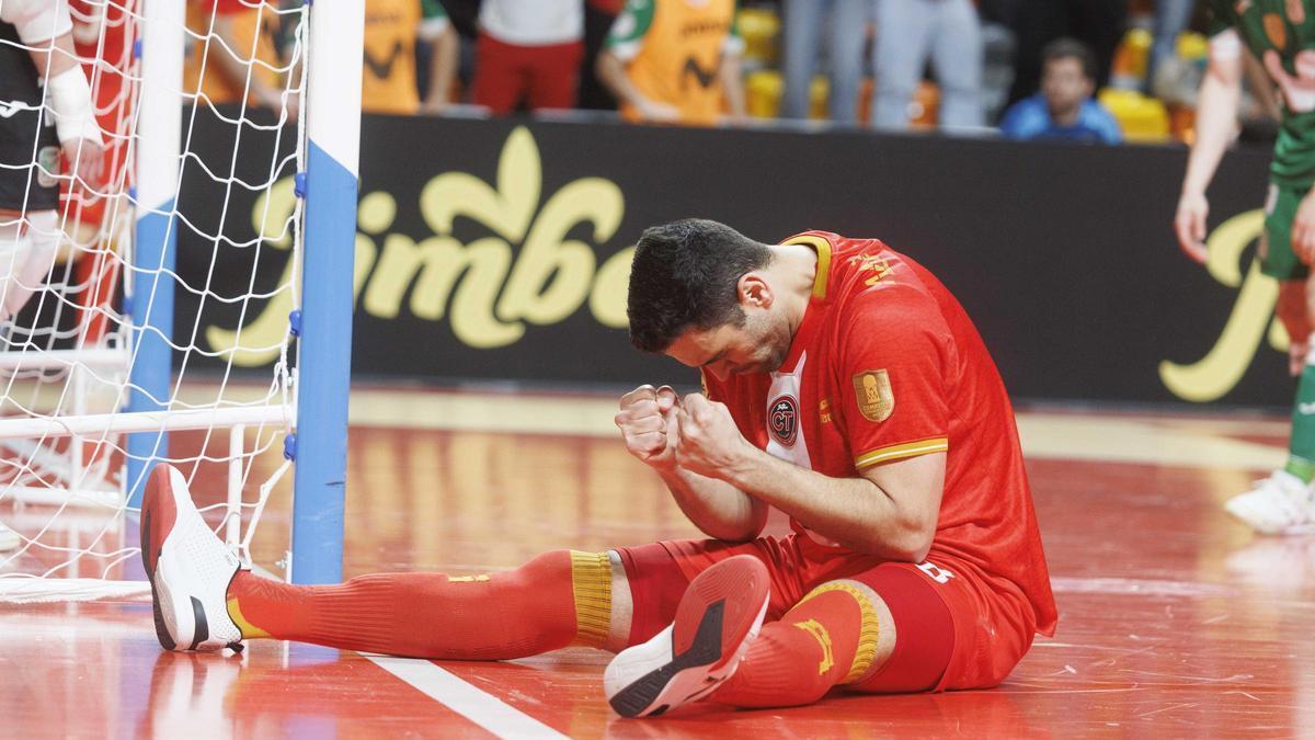 Tomaz, en el suelo durante una acción de un encuentro