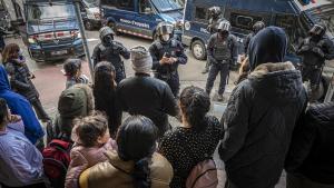 Intervención de los Mossos dEsquadra durante un desahucio en Barcelona, en una imagen de archivo.