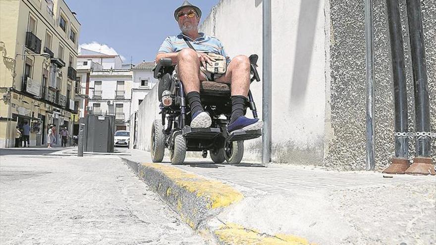 Un vecino denuncia en Facebook todas las barreras arquitectónicas de la ciudad