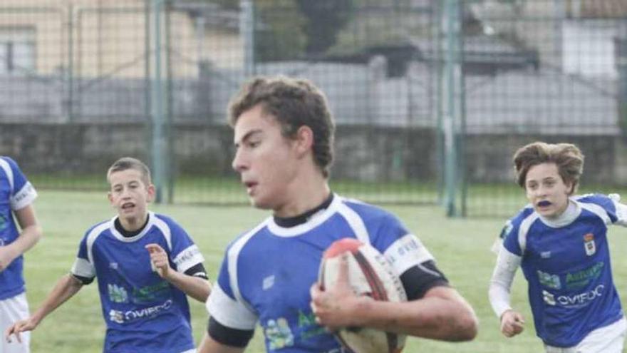 Mil jugadores con balón ovalado