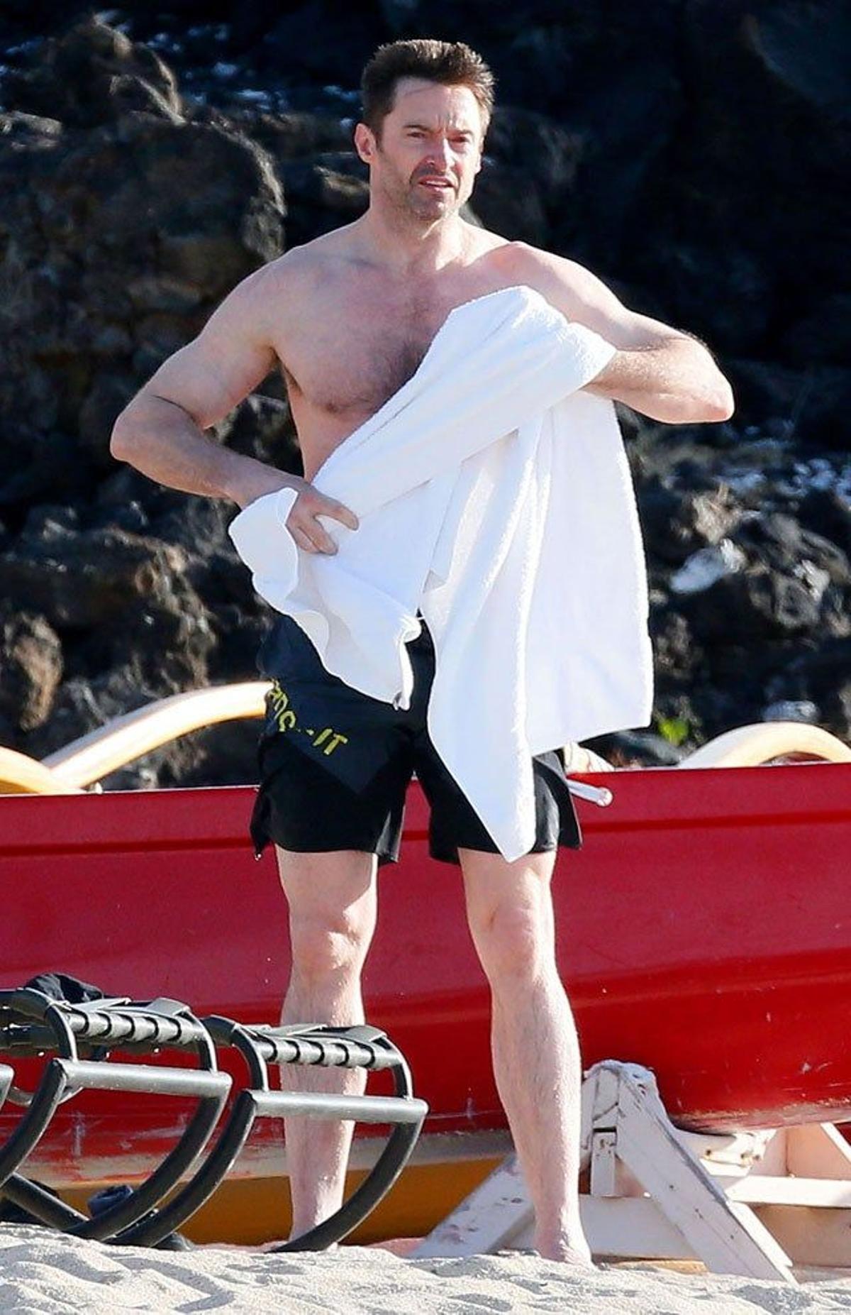Hugh Jackman sigue secándose con la toalla