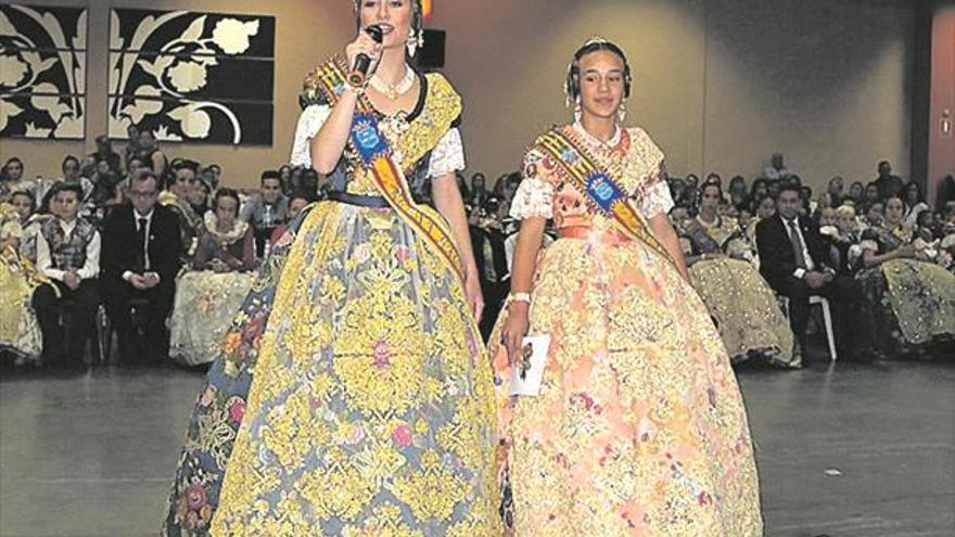 Burriana aplaude a Mar y Anne en su despedida como reinas falleras