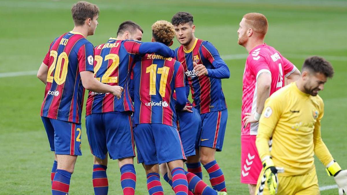 El filial celebra el gol de Konrad, el del empate a dos, ante la desesperación del Llagostera