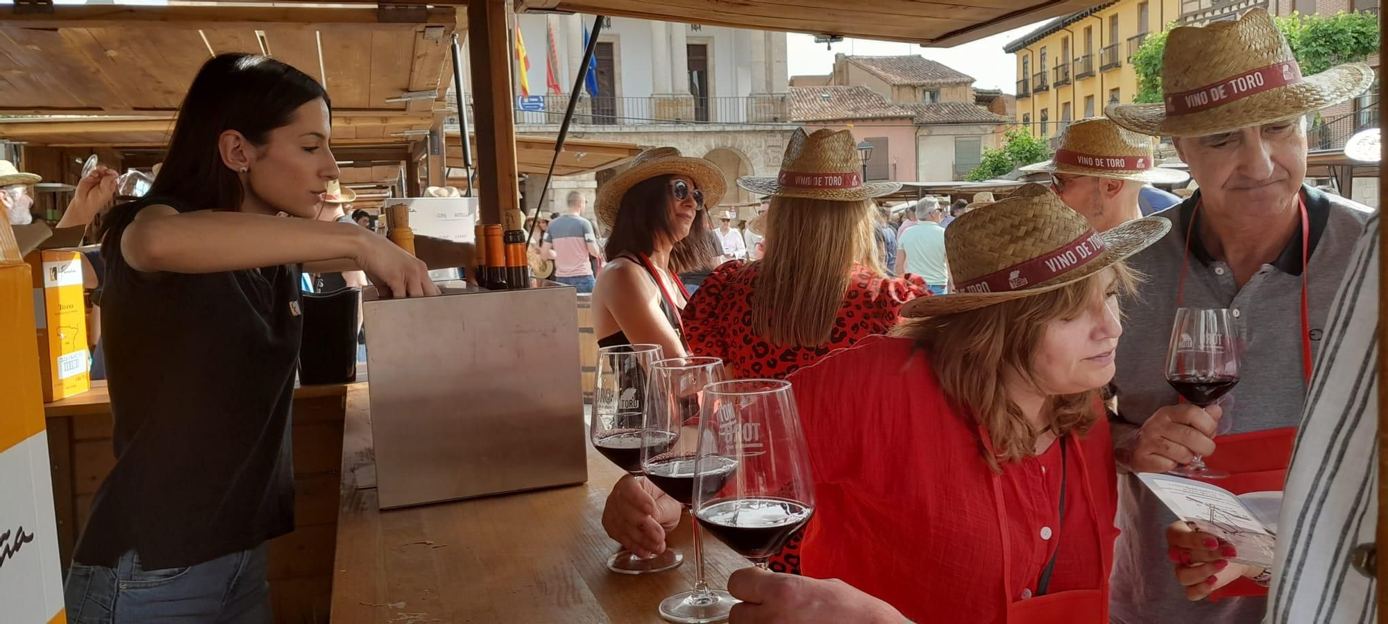 GALERÍA | Gran ambiente en la primera jornada de la Feria del Vino de Toro