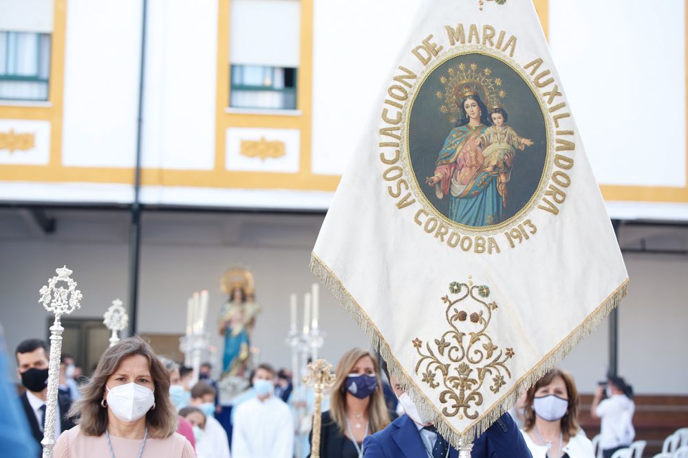 Rendidos a las plantas de María Auxilidora